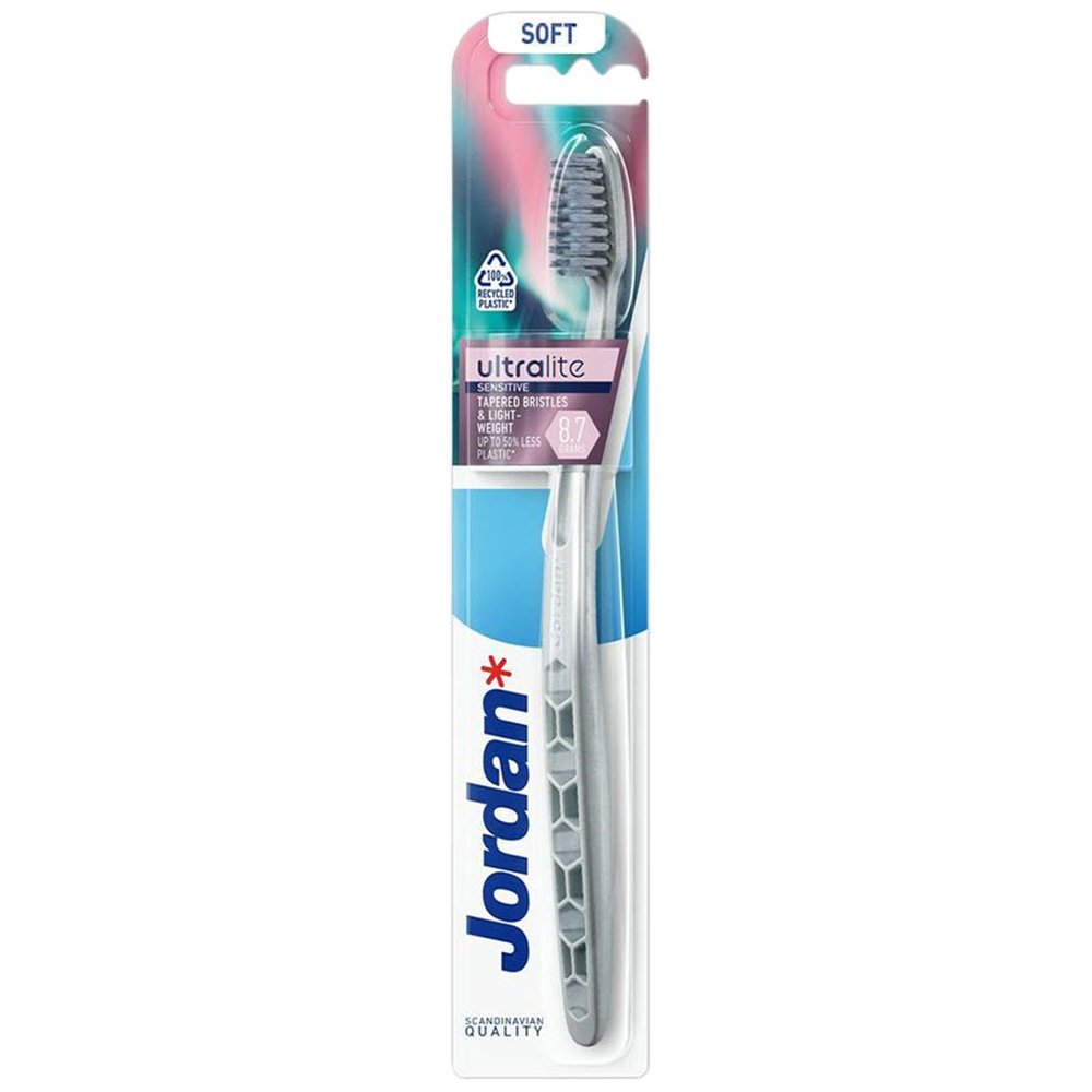 Jordan Ultralite Toothbrush Soft 1 Τεμάχιο Μαλακή Οδοντόβουρτσα για Βαθύ Καθαρισμό με Εξαιρετικά Λεπτές Ίνες Κωδ 310094 – Ανοιχτό Μπλε