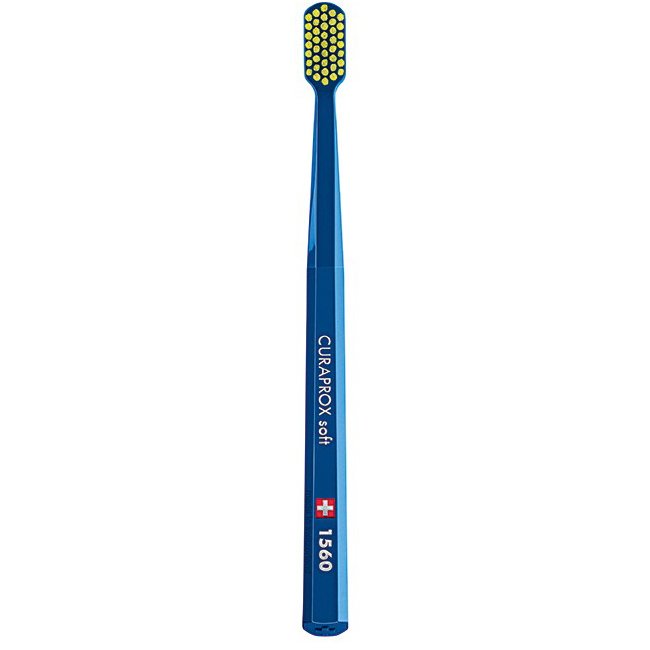 Curaprox CS 1560 Soft Toothbrush Χειροκίνητη Οδοντόβουρτσα με Μαλακές Ίνες για Βαθύ Καθαρισμό 1 Τεμάχιο – Σκούρο Μπλε / Κίτρινο